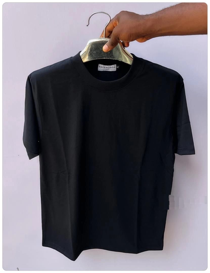BLACK PLAIN TEE in BLACK